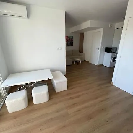 Avec Piscine Apartamento
